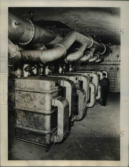 1940 Press Photo Battery of Machines Sucking & Filtering 10000 Cubic Meters Air - Historic Images