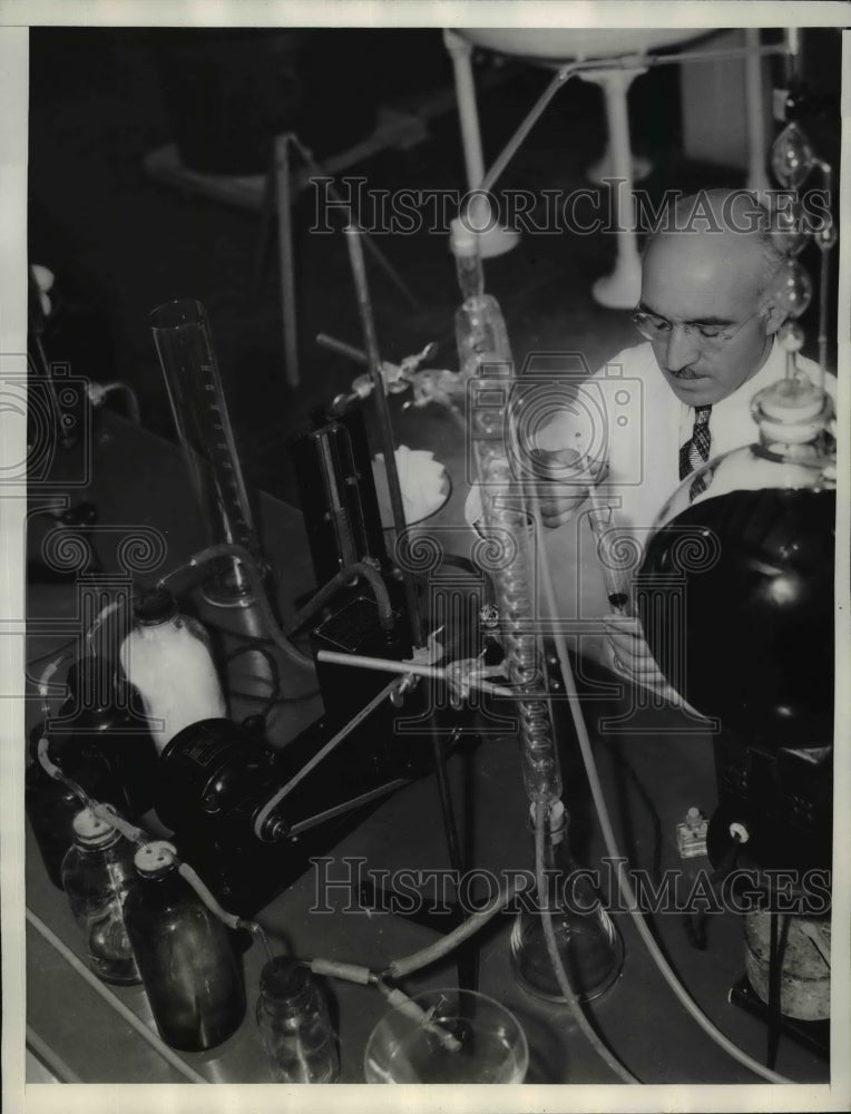 1935 Press Photo Dr Frascati Making Perfume from California Fruit Extracts - Historic Images