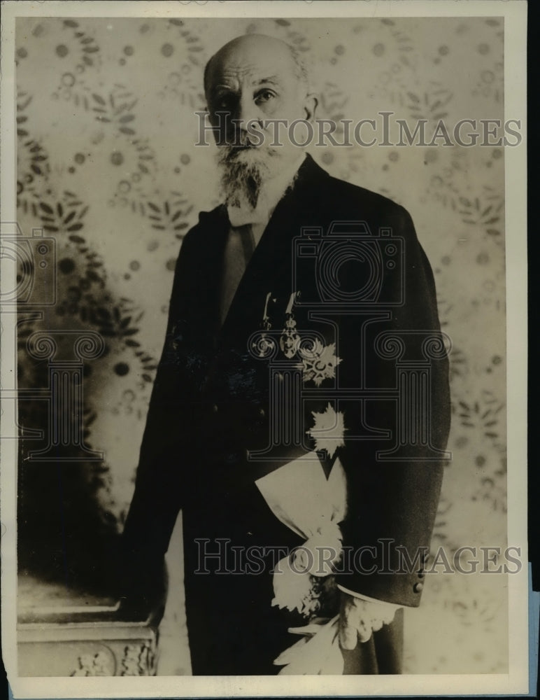 1927 Press Photo M Velja Vukitchevitch, the Premier of Yugoslavia Signs Treaty-Historic Images