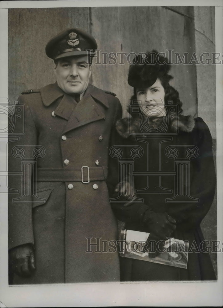 1940 Press Photo Flight Lieutenant Eric Beardmore Arrives in Canada from England-Historic Images
