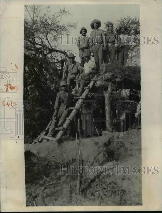 1932 Press Photo Bolivian Troops Defending the Fort Against Parguayan Soldiers-Historic Images