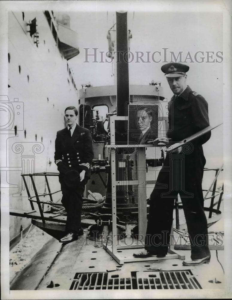 1944 Press Photo Lieutenant Philip Steegman is a Well Known New York Painter - Historic Images