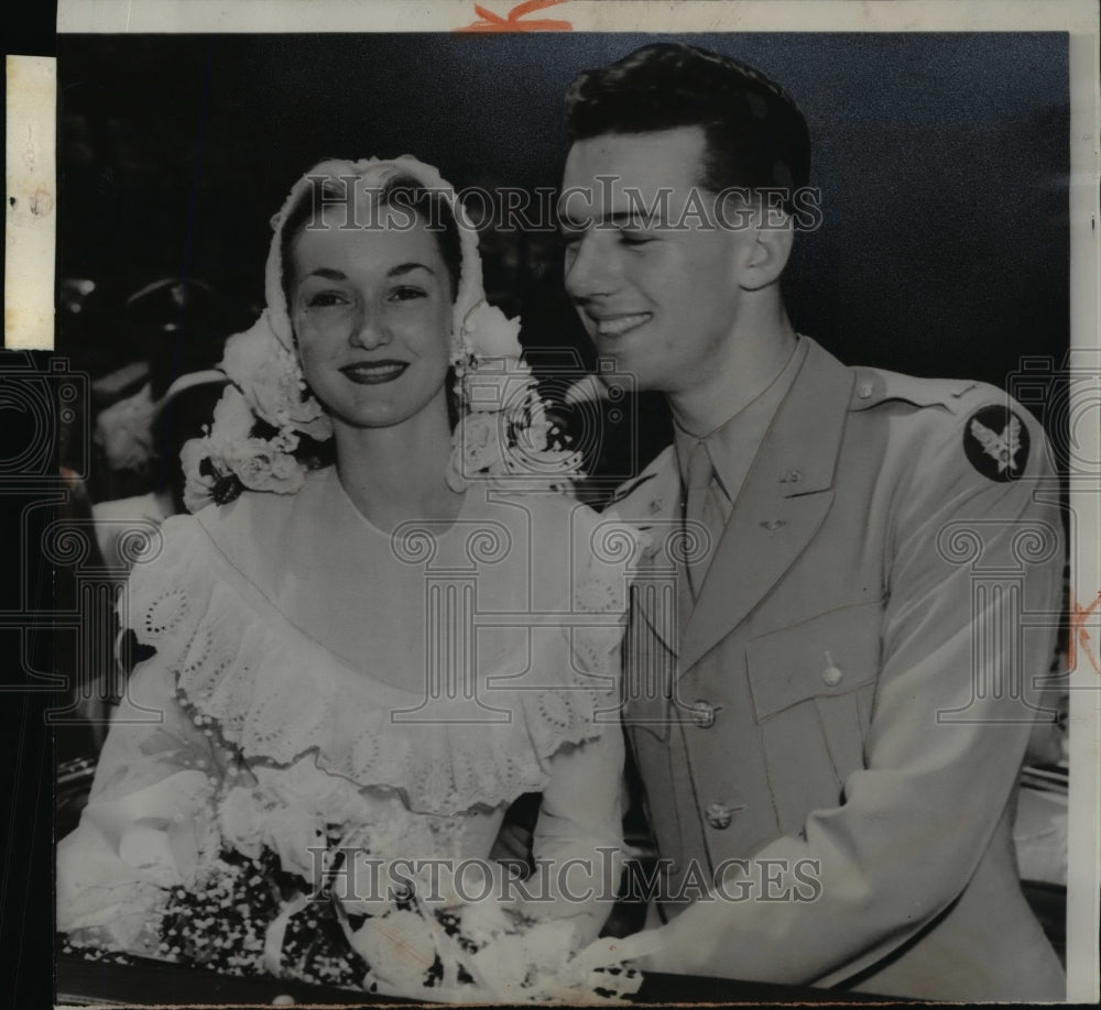 1952 Press Photo Lt. James Van Fleet Here With his Bride Yvonne Is MIA In Korea- Historic Images