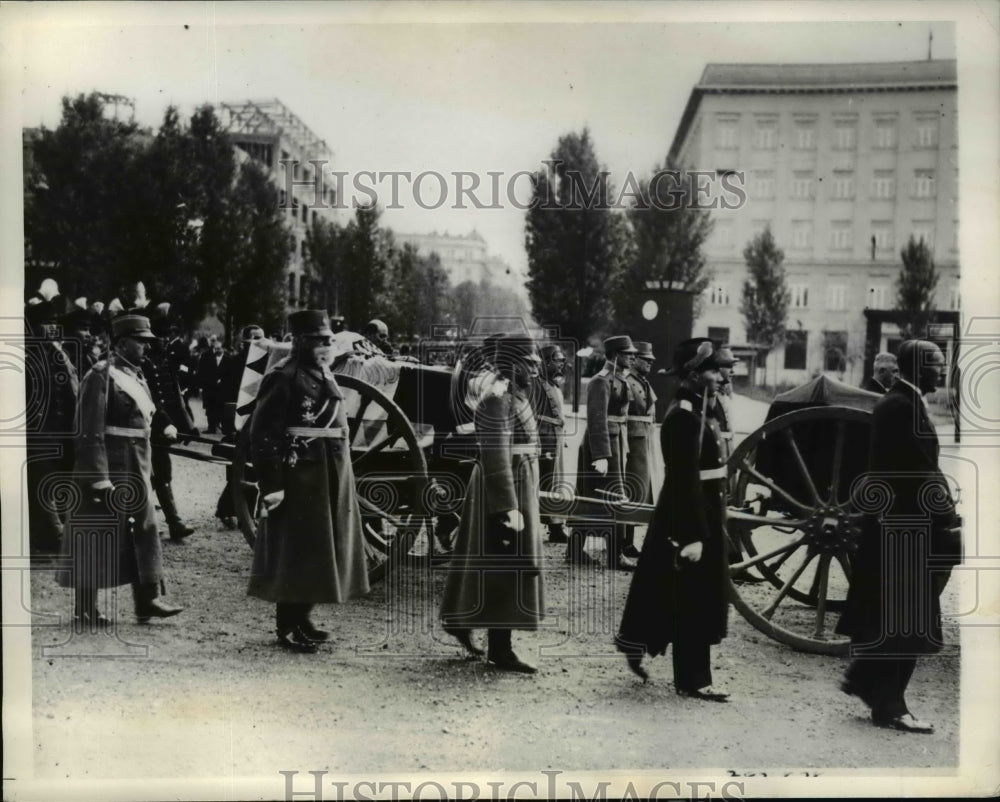 1934 King Alexander&#39;s body of Yugoslavia&#39;s body carried by Generals - Historic Images