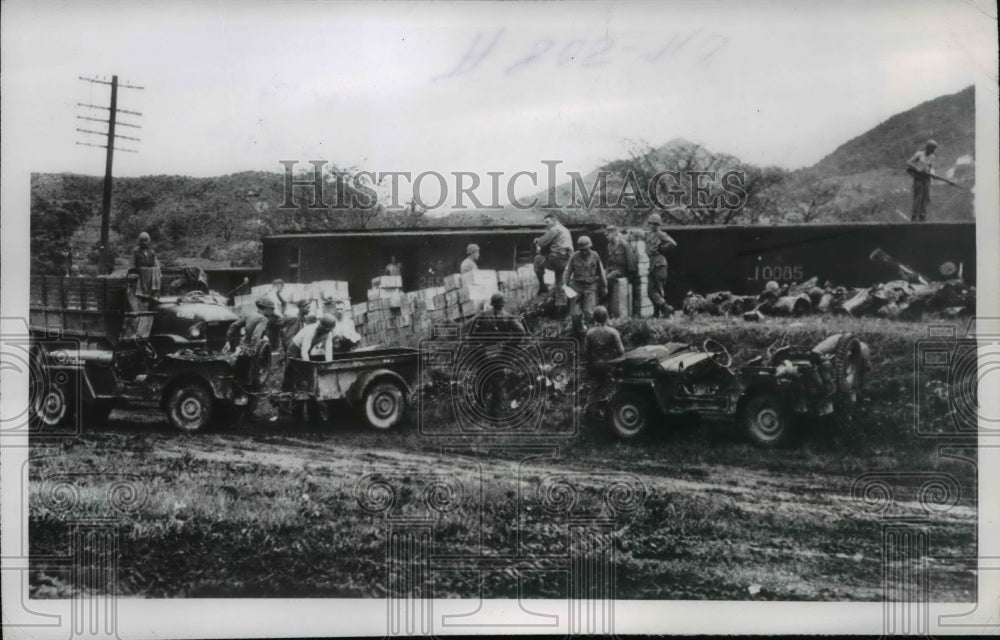 1950 Press Photo Sentry stop for supply convoy in South Korean Front - nem48698-Historic Images