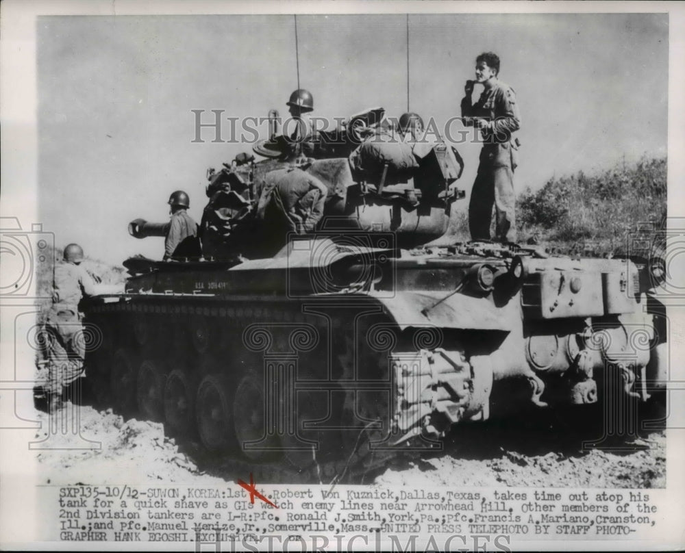 1952 Press Photo 1st Lt. Robert Von Kuznick shaves atop a tank near Arrowhead-Historic Images