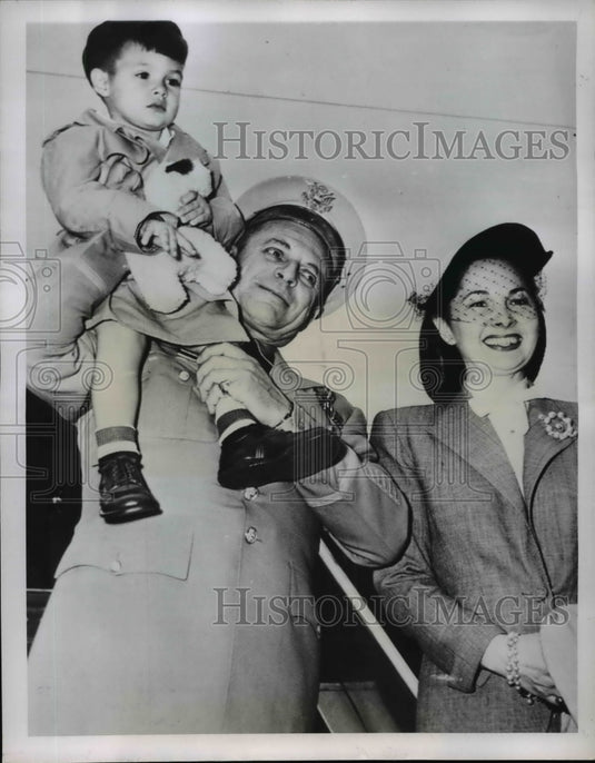 1952 Press Photo Gen Matthew Ridgway & Family Prior to His Departure to Europe-Historic Images