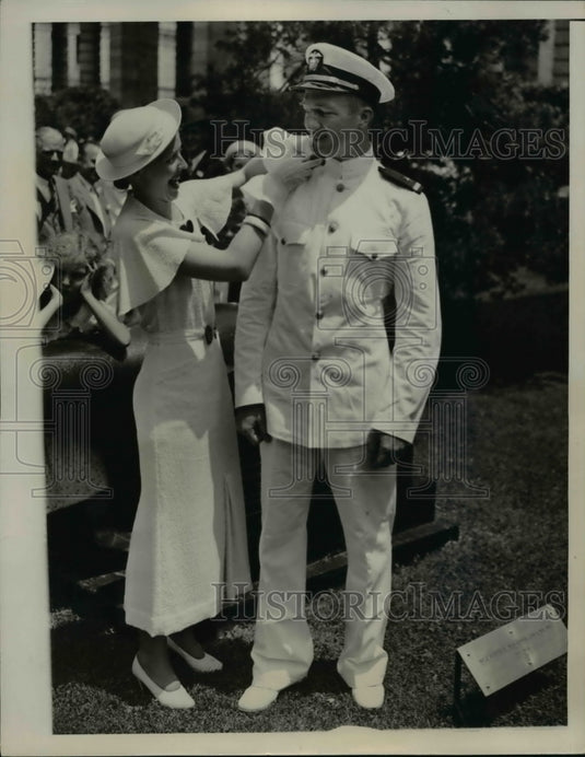 1935 Gertrude May Hanley pins decoration on Navy Soldier - Historic Images