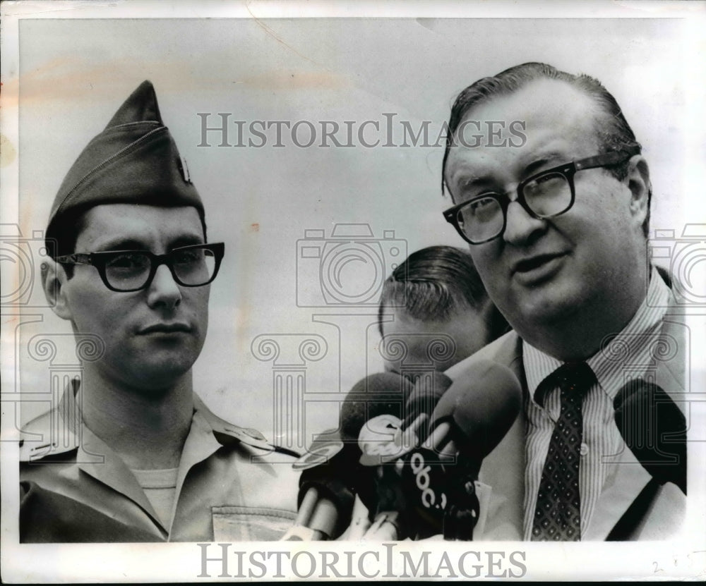 1967 U.S. Army Captain Howard Levy conducts press conference - Historic Images