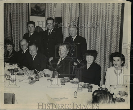 1944 Press Photo United States Coast Guard Reserves enjoy their meal - nem50368 - Historic Images