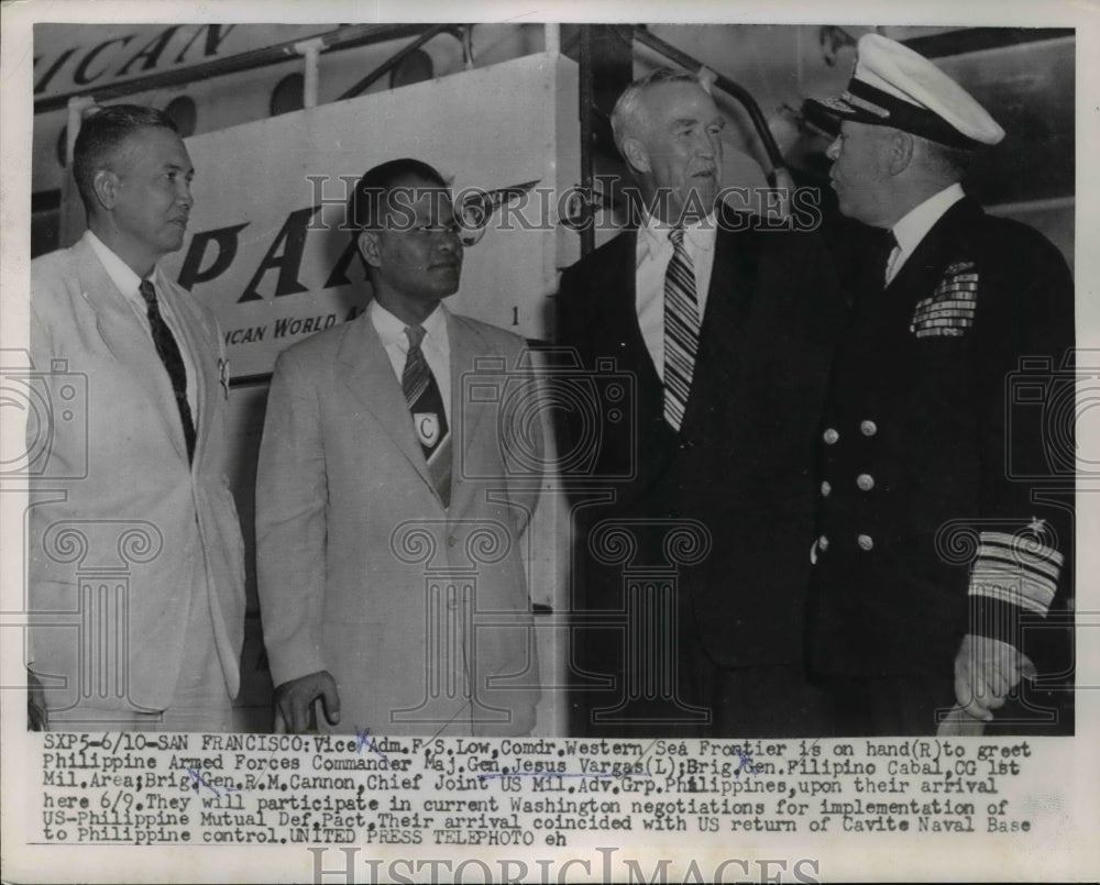 1964 Vice Adm PS Low greets Philippines Maj Gen Jesus Vargas - Historic Images