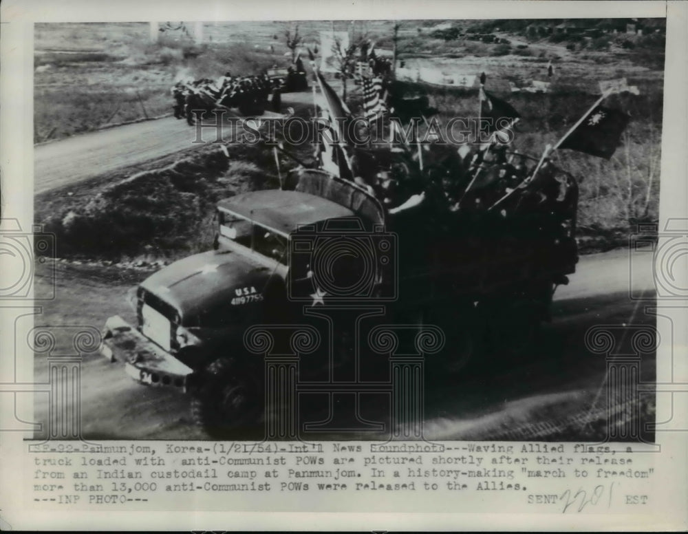 1954 Press Photo Anti-Communist Prisoner of War released from Indian Camp-Historic Images