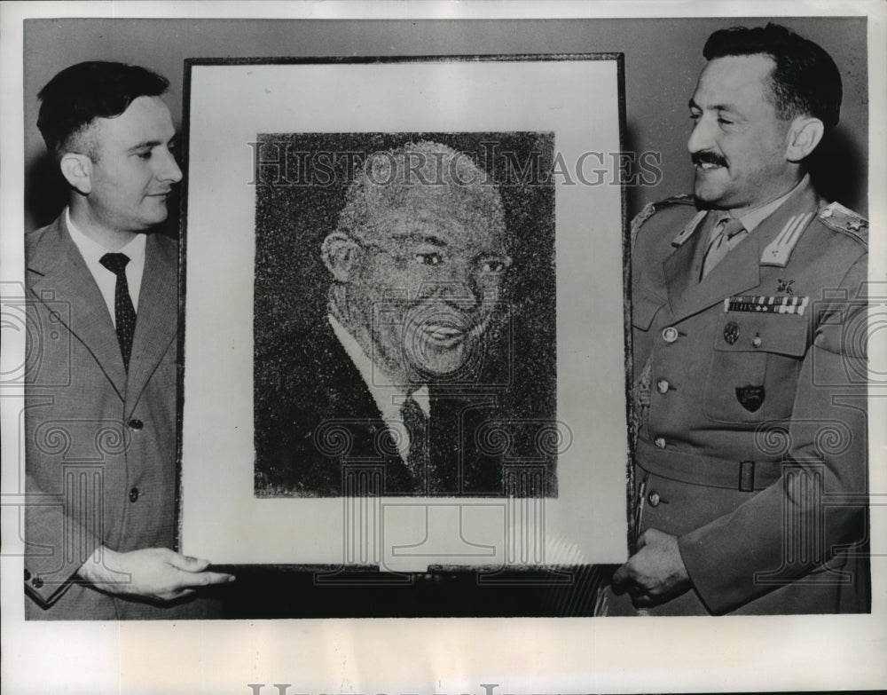 1956 Press Photo Raffael Carotenuto presents Gravel Portrait of Eisenhower- Historic Images