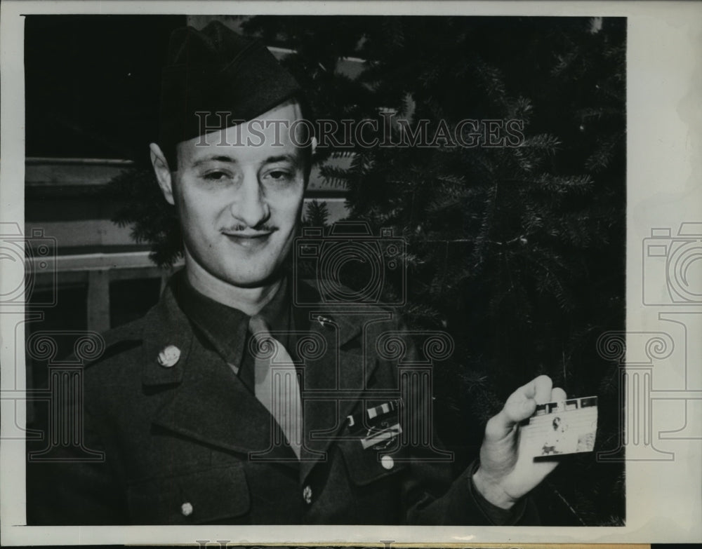 1945 Morrie Beitch recovered daughter&#39;s photo from a German Prisoner - Historic Images