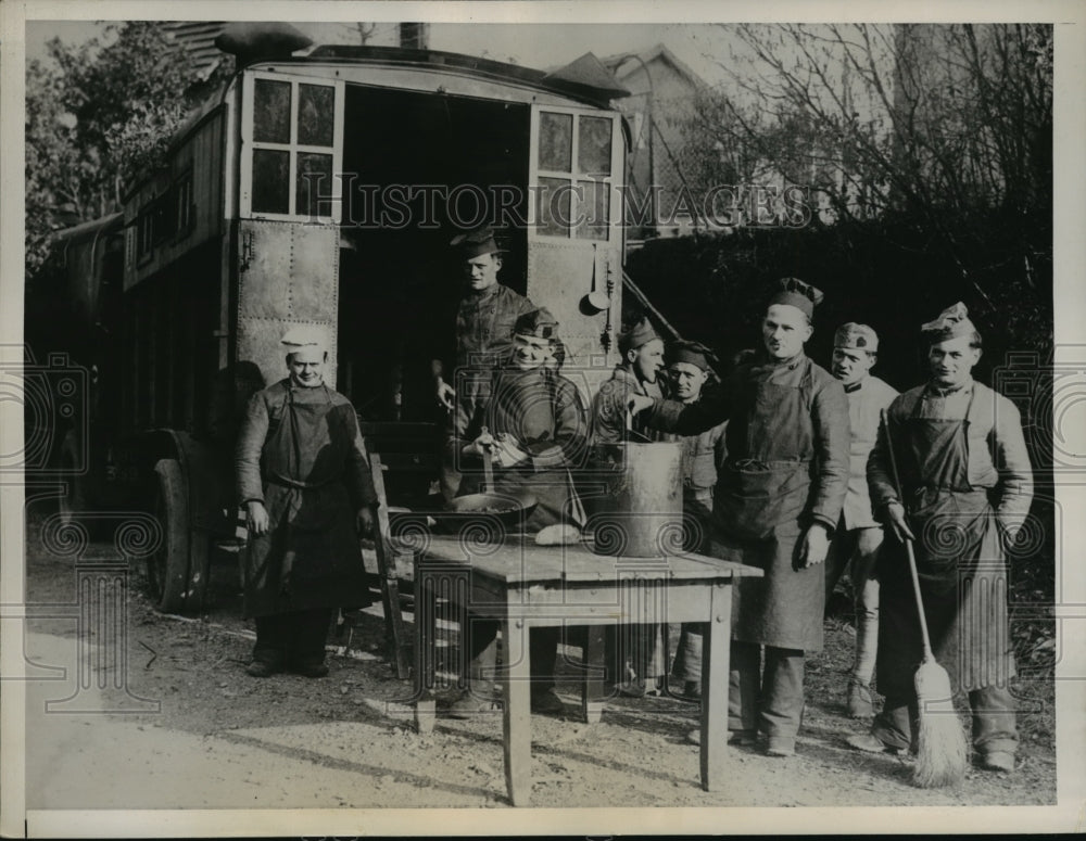 1936 Press Photo French Troops prepare meals on the Mobile Field Kitchen-Historic Images