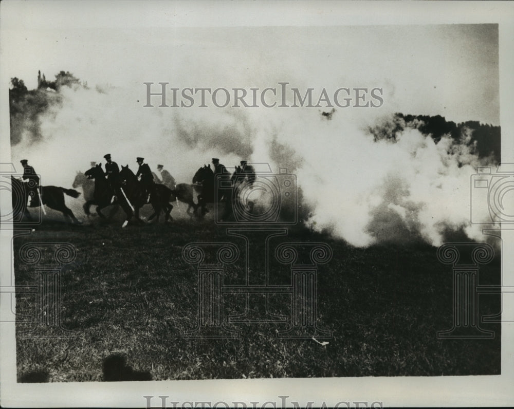 1933 Italian military police in smoke screen on manuevers - Historic Images