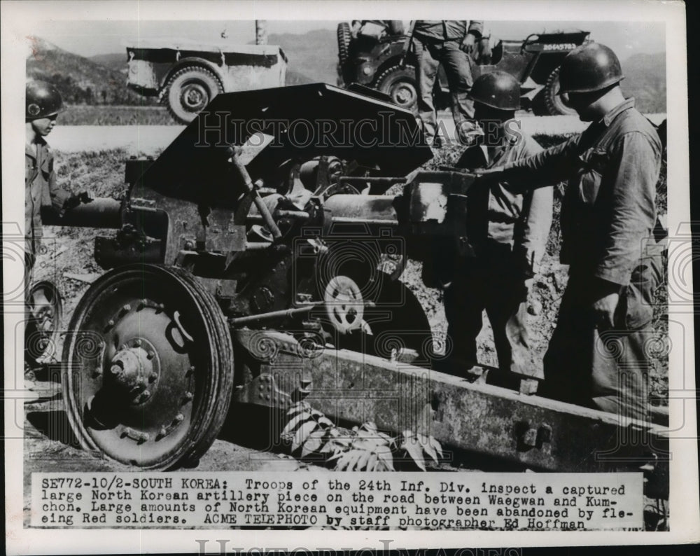 Press Photo American Infantry Troops inspect weapon abandoned by Red Soldiers - Historic Images