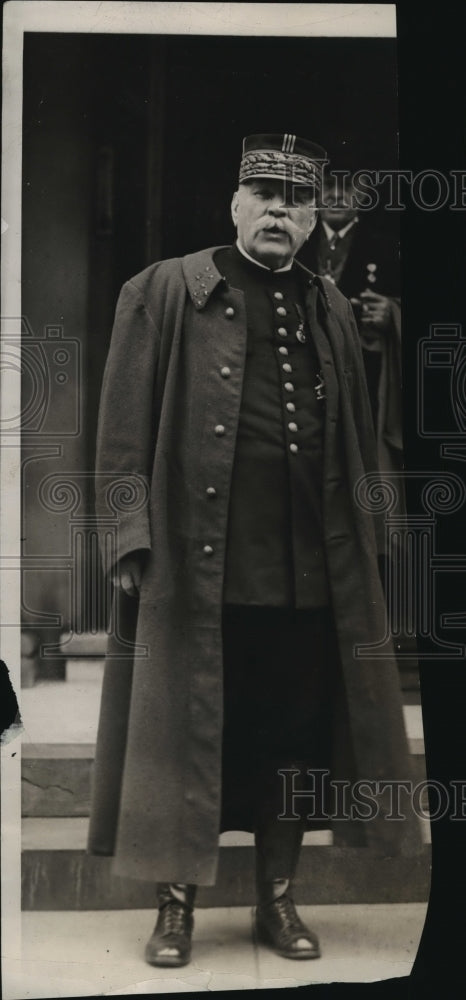 1922 Marshal Joffre hero of the marm meets Pershing - Historic Images