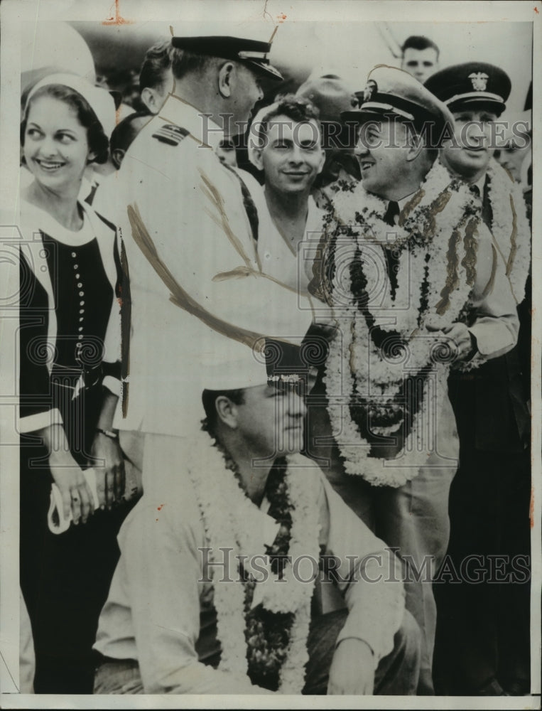 1934 Press Photo Commander E. Wayne Todd greets Commander Knefler McGinnis- Historic Images