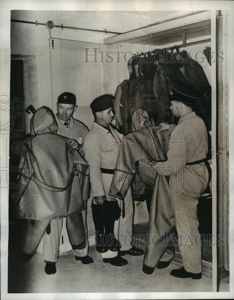 1939 Press Photo Students receive uniforms at a German Air Defense school-Historic Images