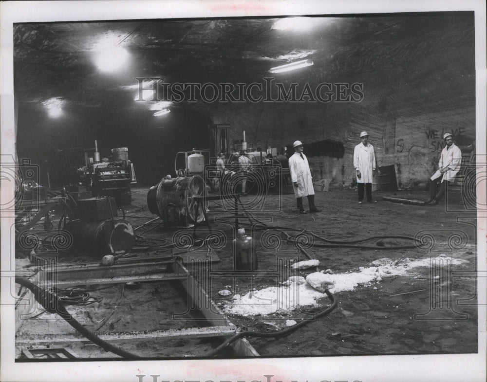 Press Photo Salt mine at Fairport Harbor as reporters explore the mine - Historic Images