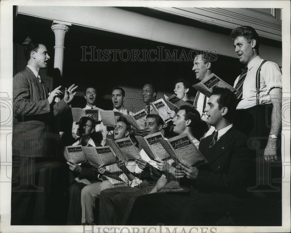 1946 Press Photo School has Choral Singing Group Supervised by Fred Waring-Historic Images