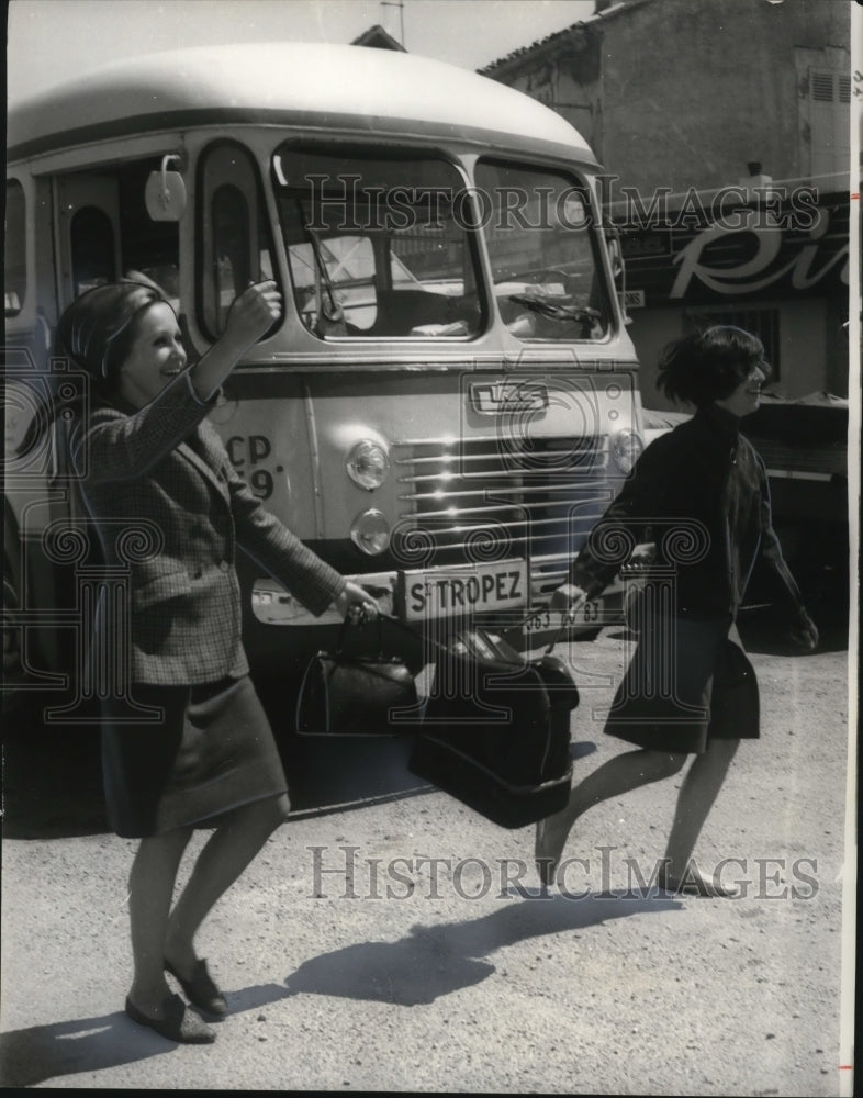 1965 Tourists Eda and Francoise at the Mediterranean Hotel - Historic Images