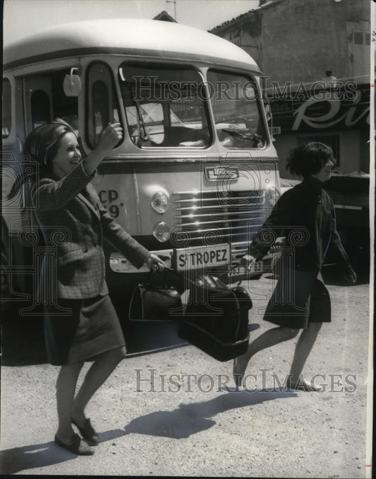 1965 Tourists Eda and Francoise at the Mediterranean Hotel - Historic Images