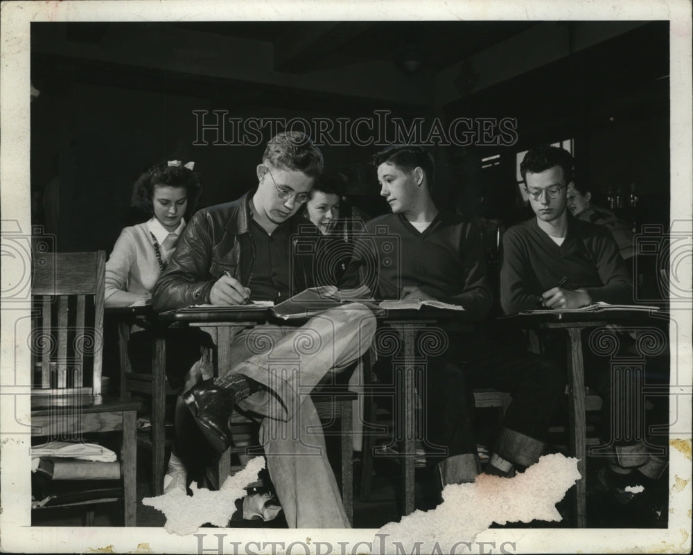 1943 four to four plan enrollees at Fremont High School study - Historic Images