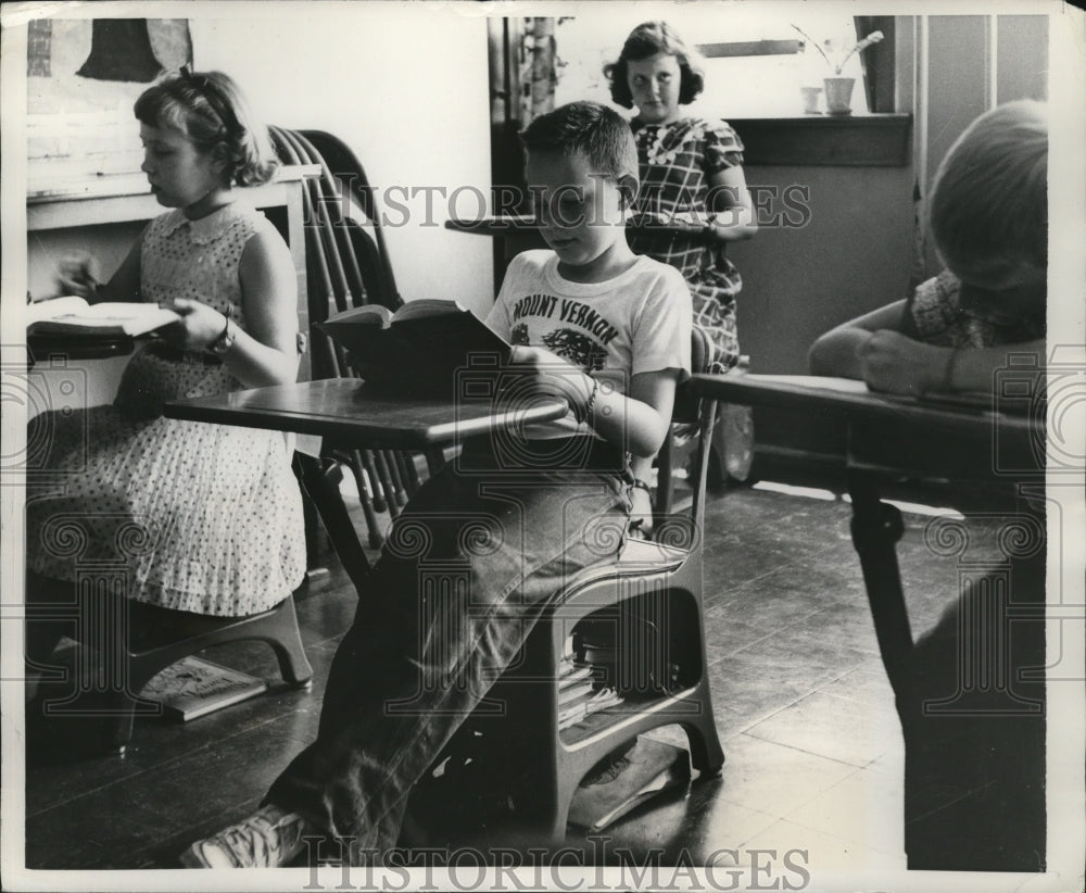 1957 Press Photo Tim North attending David Lipscomb Elementary School-Historic Images