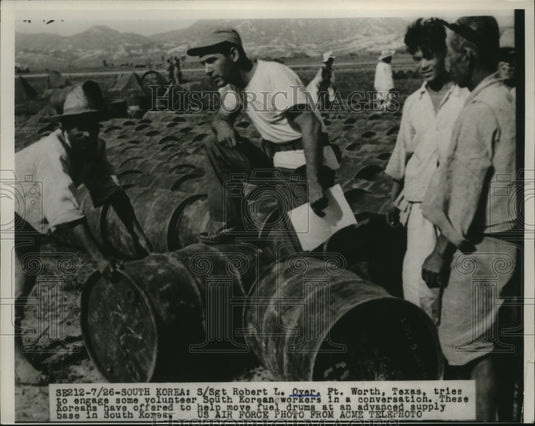 Press Photo S/Sgt Robert L.Over chats with Volunteer South Korean Workers - Historic Images