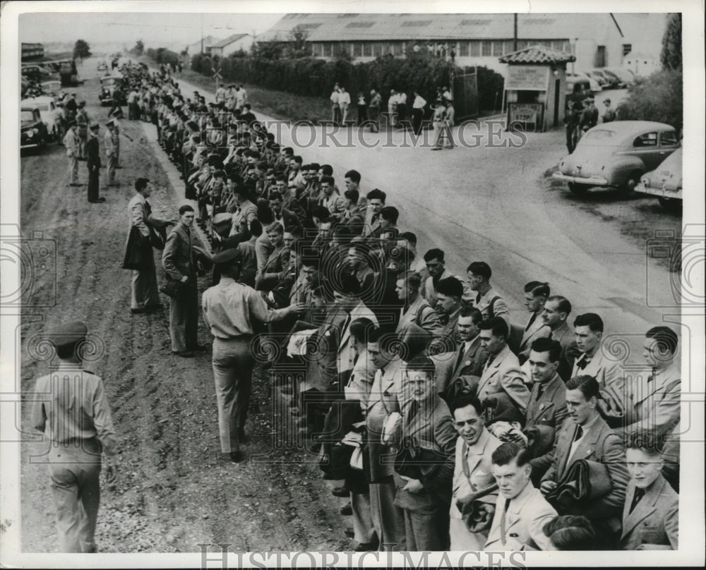 1941 Press Photo British Aviation Cadets arrive at Southeast Training Center-Historic Images