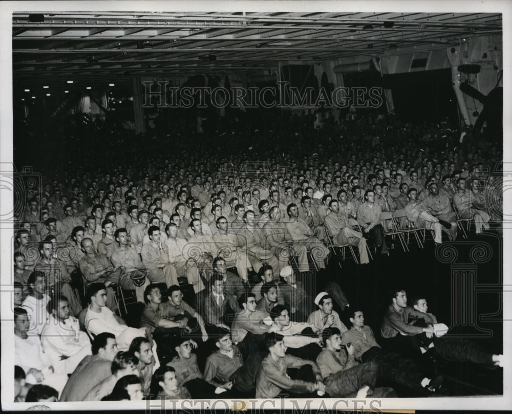 1946 Press Photo Franklin Roosevelt Hanger Carrier Crew members watch a movie-Historic Images