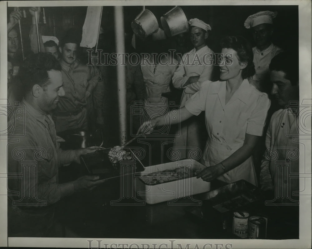 1943 Miss Matton serves breakfast at Fort George Meade - Historic Images