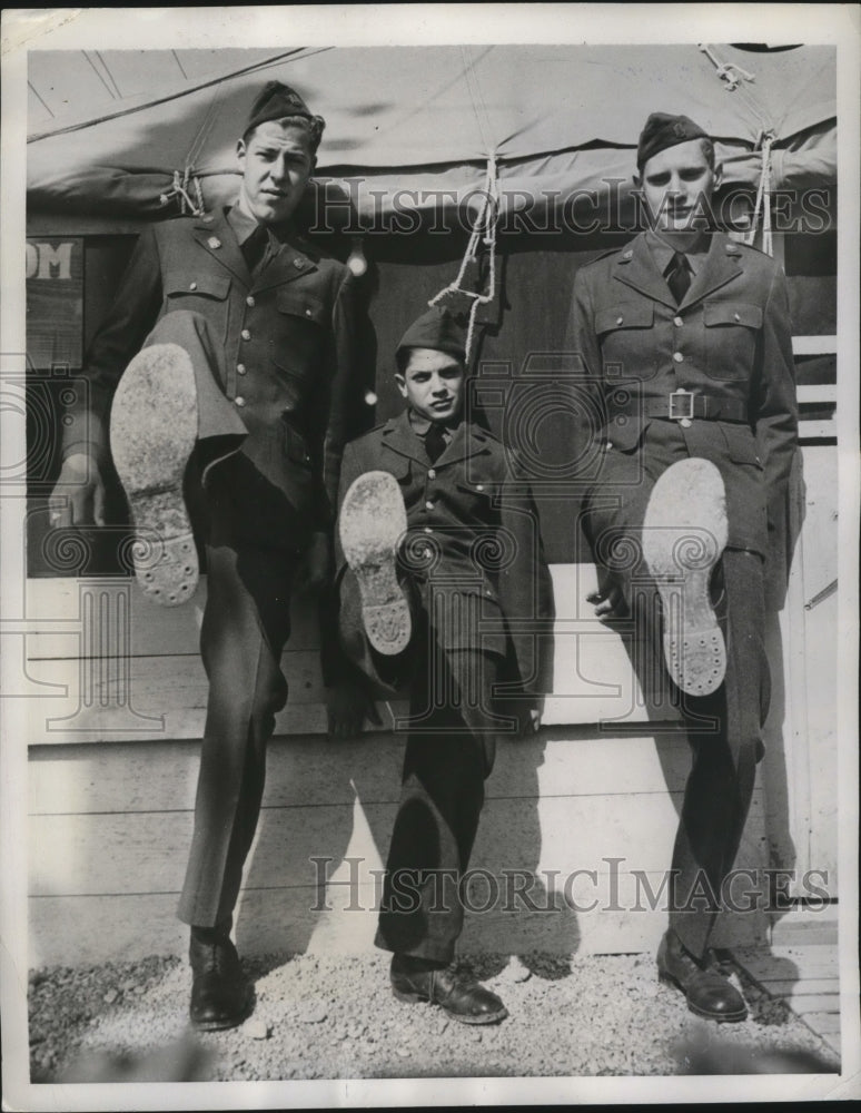 1941 Tallest and Smallest U.S Soldiers in Kelly Field Texas - Historic Images