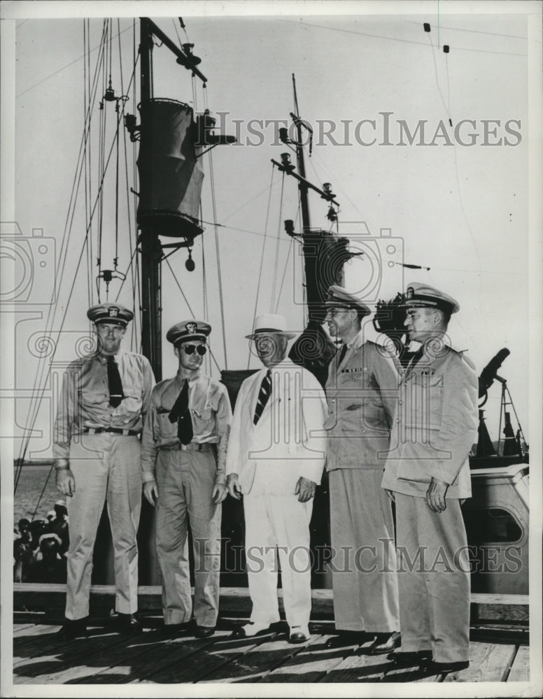 1942 Press Photo Secretary Frank Knox of the Navy during ship inspection tour-Historic Images