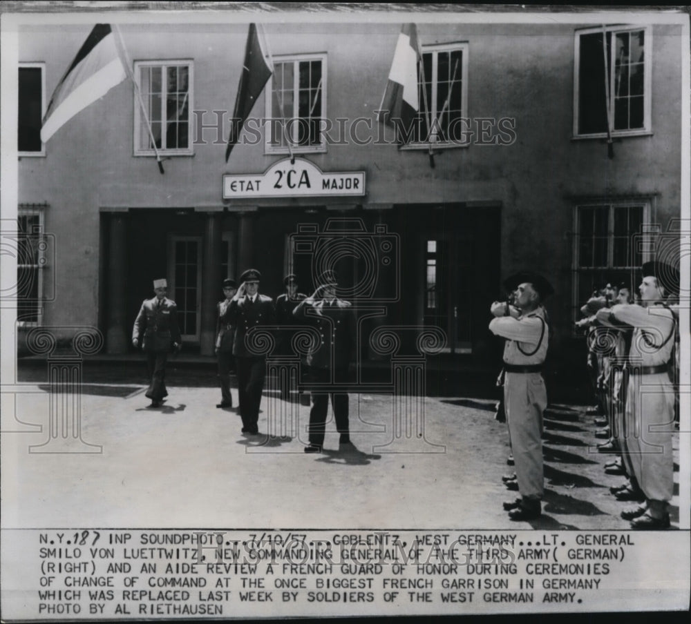 1957 Press Photo Lt. Gen. Smilo Von Luettwitz review a French Guard of Honor - Historic Images