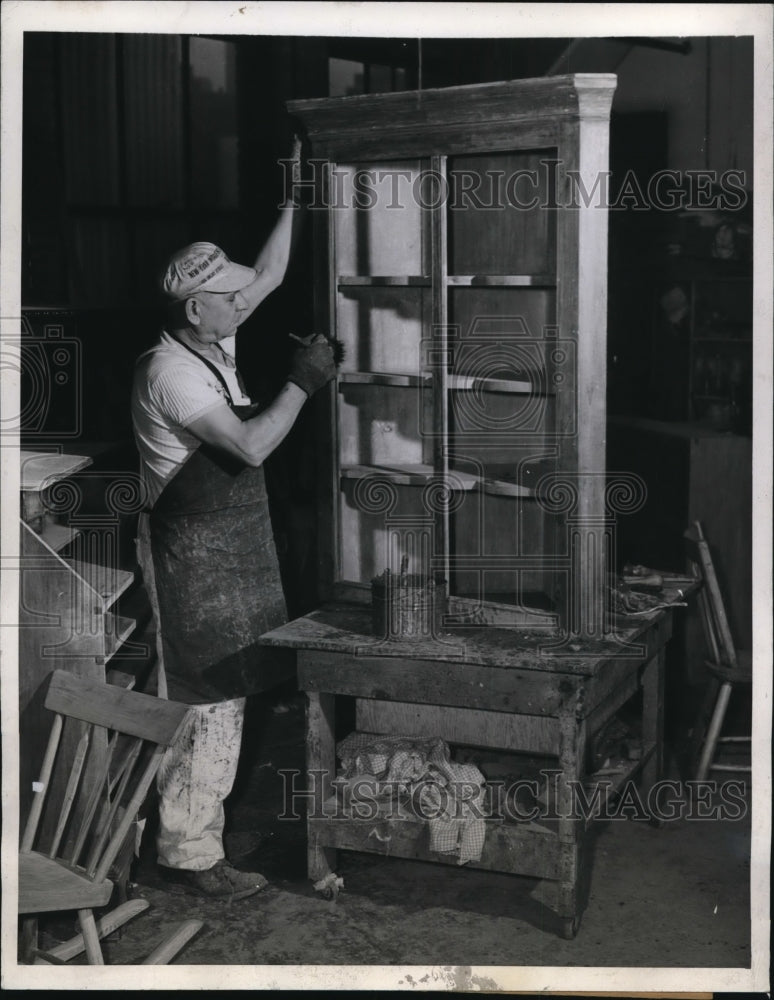 1943 A skilled employee in New York restores a furniture - Historic Images