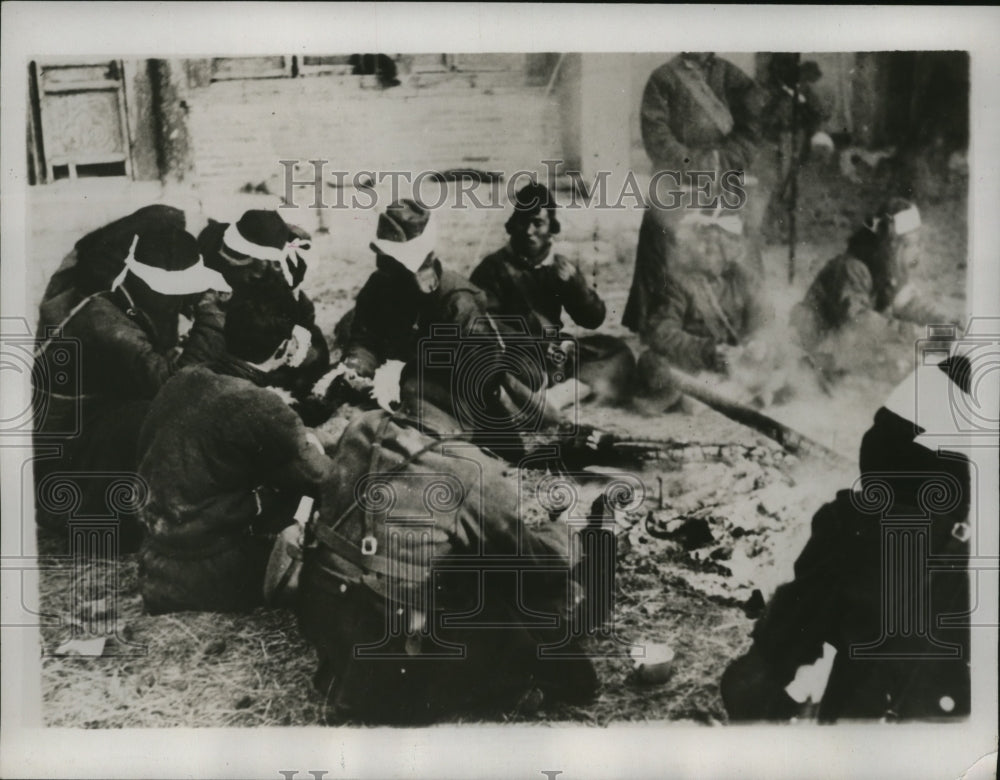 1935 Press Photo Japanese Army and Manchoukuan Troops eating at Kalka Miao - Historic Images