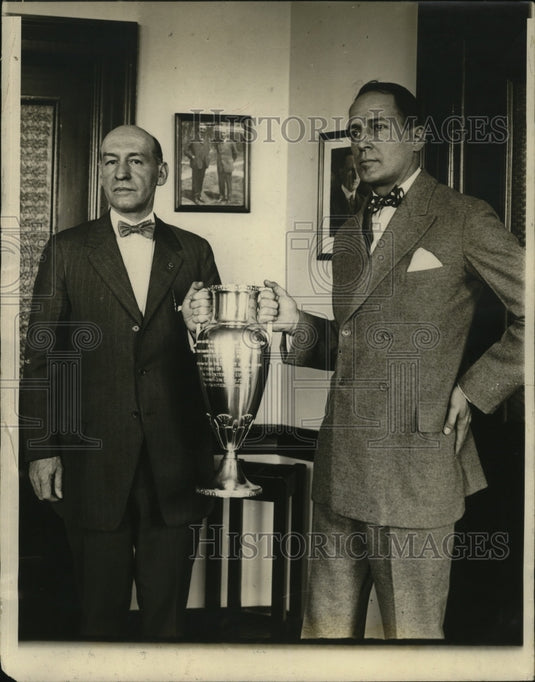 1926 General Frank Mines presents the Arthur MacArthur Cup - Historic Images