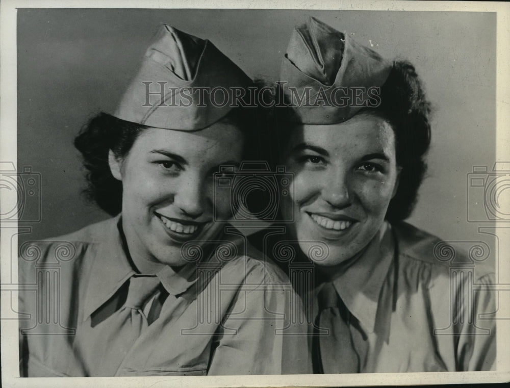 1943 Press Photo Shaw Twins assigned a mile a part at Fort Leonard Wood-Historic Images