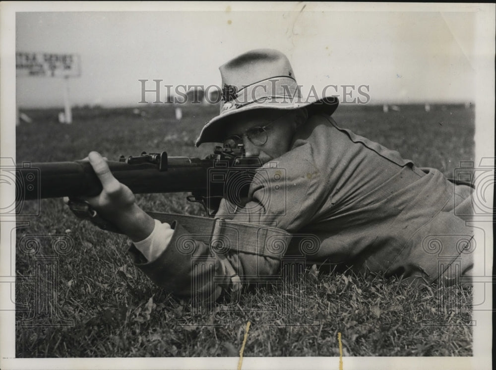 1939 Press Photo Sergeant H. Beckett wins Canada Rifle Association gold medal - Historic Images