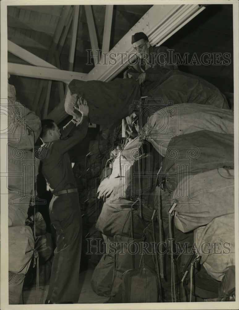 1942 American Army Post officers handle sacks of mail for soldiers - Historic Images