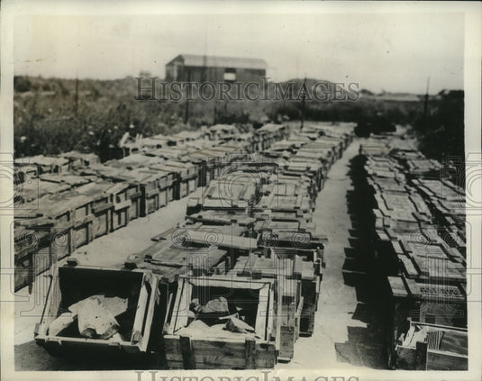 1935 Press Photo Cases of French ammunition at opened by Immigration - Historic Images
