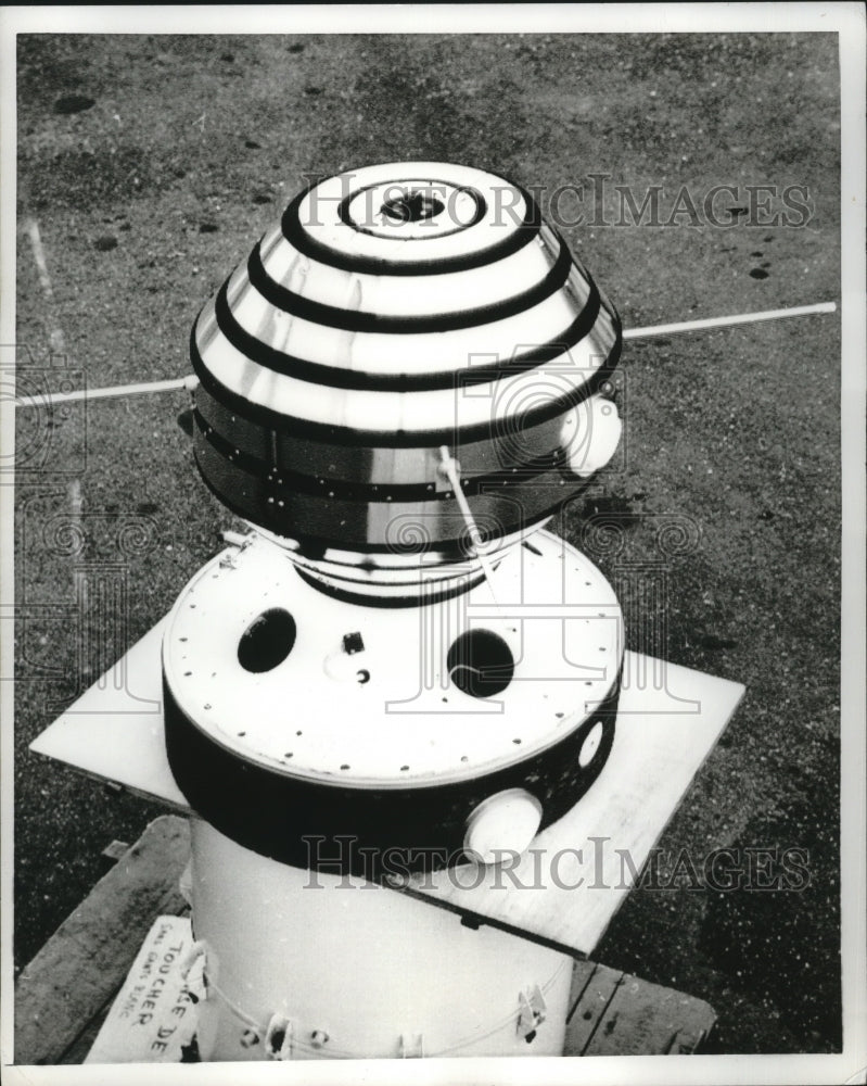 1965 French Satellite capsule launched from Algerian Test site - Historic Images