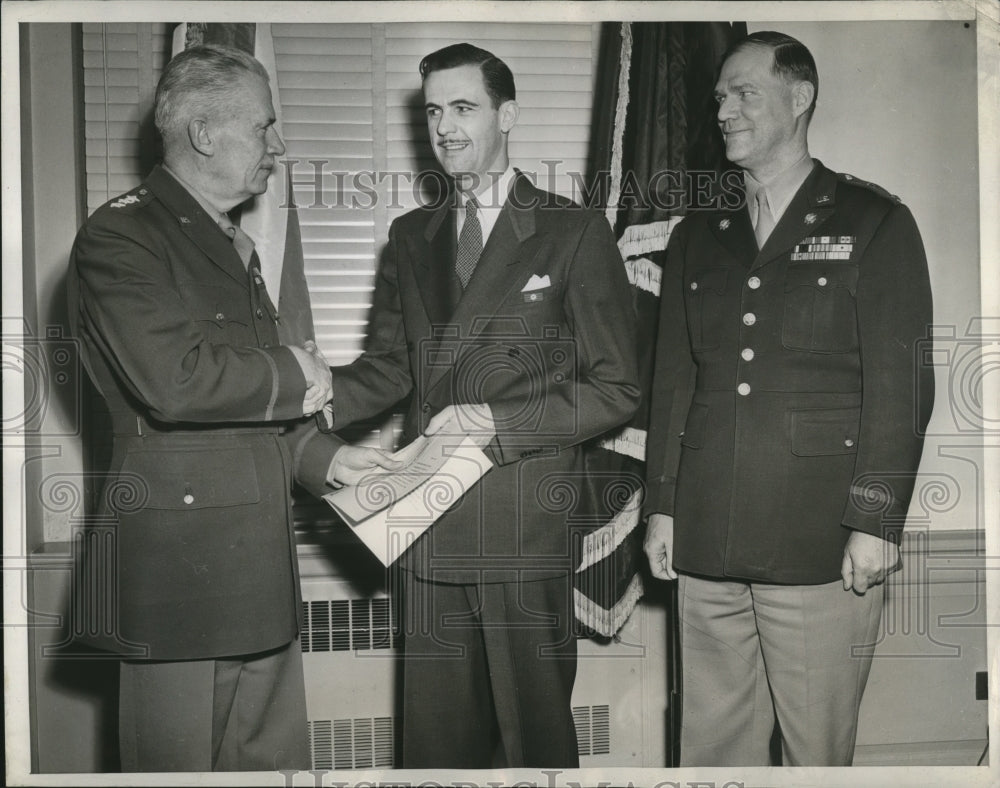 1944 Dayton Ludwig receives Victory Suggestion Award from Officers - Historic Images