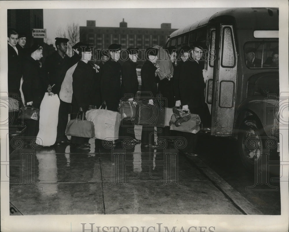 1946 Navy Personnel board bus for Ne York to operate on tugs - Historic Images