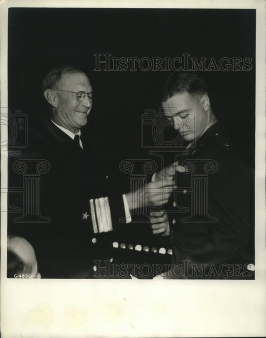 1942 Aviation Cadet Edward Foote receives award from uncle - Historic Images
