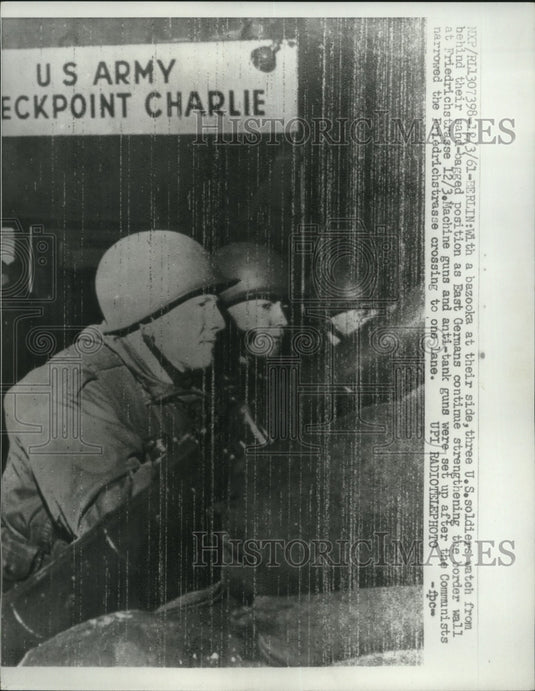1961 Press Photo American Soldiers guard their position in Friedrichstrasse-Historic Images