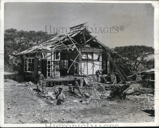1942 Clean up at Australian Governor's home after bombing - Historic Images